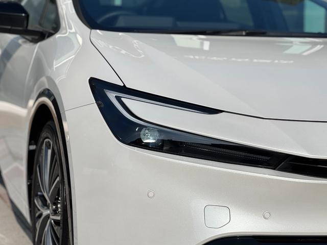 プリウス Ｚ　ＧＲエアロ（Ｆ／Ｒ）　デジタルインナーミラー　赤レザー　ドライブレコーダー　１２．３インチディスプレイ　パノラミックビューモニター　ブラインドスポットモニター　トヨタチームメイトアドバンストパーク（20枚目）