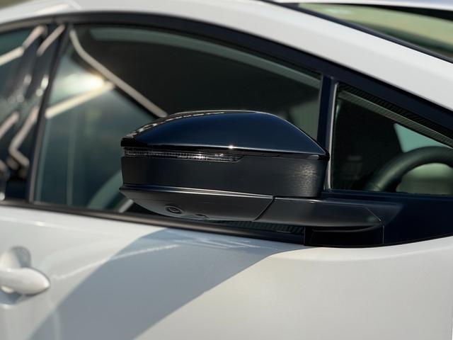 プリウス Ｚ　ＧＲエアロ（Ｆ／Ｒ）　デジタルインナーミラー　赤レザー　ドライブレコーダー　１２．３インチディスプレイ　パノラミックビューモニター　ブラインドスポットモニター　トヨタチームメイトアドバンストパーク（24枚目）