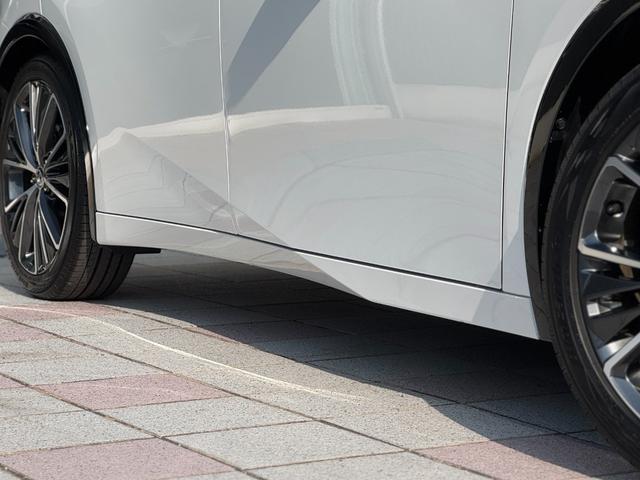 プリウス Ｚ　ＧＲエアロ（Ｆ／Ｒ）　デジタルインナーミラー　赤レザー　ドライブレコーダー　１２．３インチディスプレイ　パノラミックビューモニター　ブラインドスポットモニター　トヨタチームメイトアドバンストパーク（28枚目）