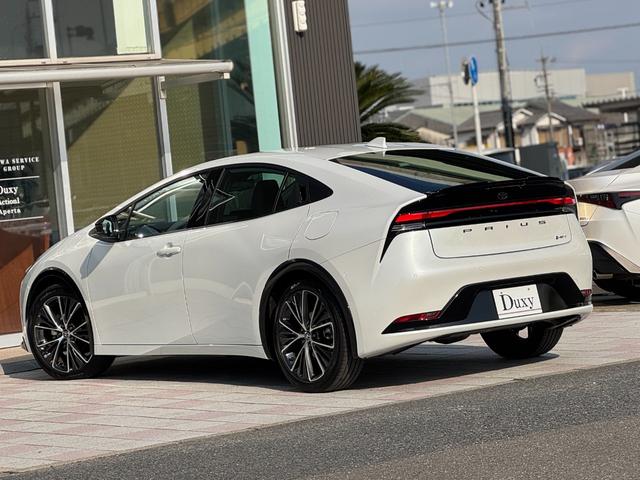 プリウス Ｚ　ＧＲエアロ（Ｆ／Ｒ）　デジタルインナーミラー　赤レザー　ドライブレコーダー　１２．３インチディスプレイ　パノラミックビューモニター　ブラインドスポットモニター　トヨタチームメイトアドバンストパーク（32枚目）