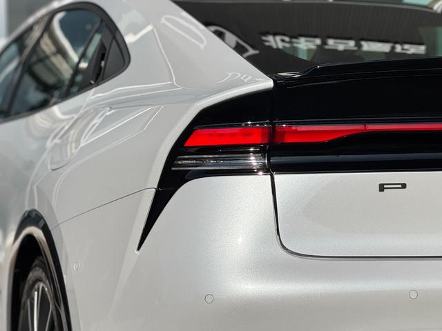 プリウス Ｚ　ＧＲエアロ（Ｆ／Ｒ）　デジタルインナーミラー　赤レザー　ドライブレコーダー　１２．３インチディスプレイ　パノラミックビューモニター　ブラインドスポットモニター　トヨタチームメイトアドバンストパーク（36枚目）