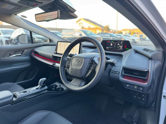 プリウス Ｚ　ＧＲエアロ（Ｆ／Ｒ）　デジタルインナーミラー　赤レザー　ドライブレコーダー　１２．３インチディスプレイ　パノラミックビューモニター　ブラインドスポットモニター　トヨタチームメイトアドバンストパーク（42枚目）