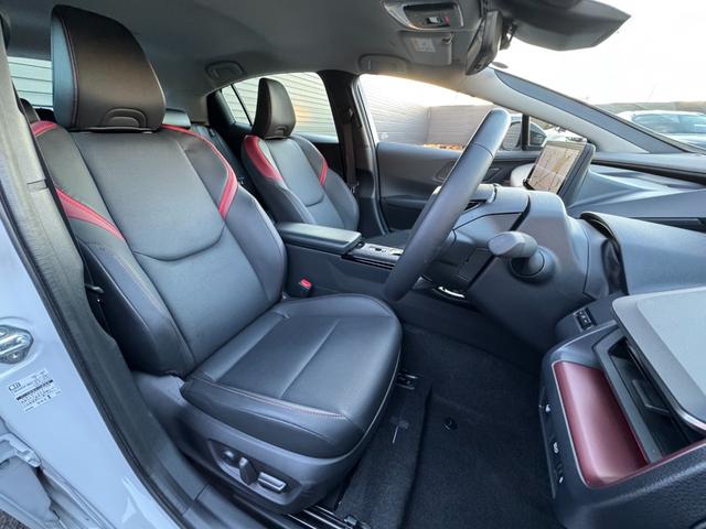 プリウス Ｚ　ＧＲエアロ（Ｆ／Ｒ）　デジタルインナーミラー　赤レザー　ドライブレコーダー　１２．３インチディスプレイ　パノラミックビューモニター　ブラインドスポットモニター　トヨタチームメイトアドバンストパーク（43枚目）