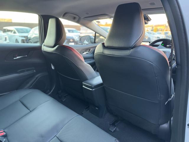 プリウス Ｚ　ＧＲエアロ（Ｆ／Ｒ）　デジタルインナーミラー　赤レザー　ドライブレコーダー　１２．３インチディスプレイ　パノラミックビューモニター　ブラインドスポットモニター　トヨタチームメイトアドバンストパーク（44枚目）