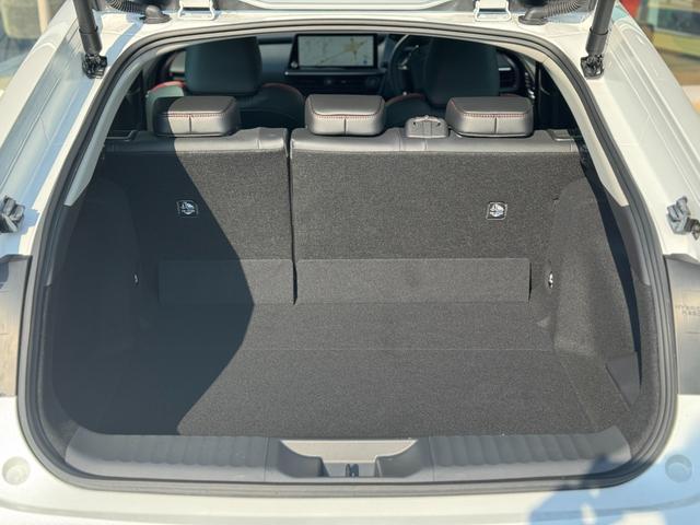 プリウス Ｚ　ＧＲエアロ（Ｆ／Ｒ）　デジタルインナーミラー　赤レザー　ドライブレコーダー　１２．３インチディスプレイ　パノラミックビューモニター　ブラインドスポットモニター　トヨタチームメイトアドバンストパーク（46枚目）