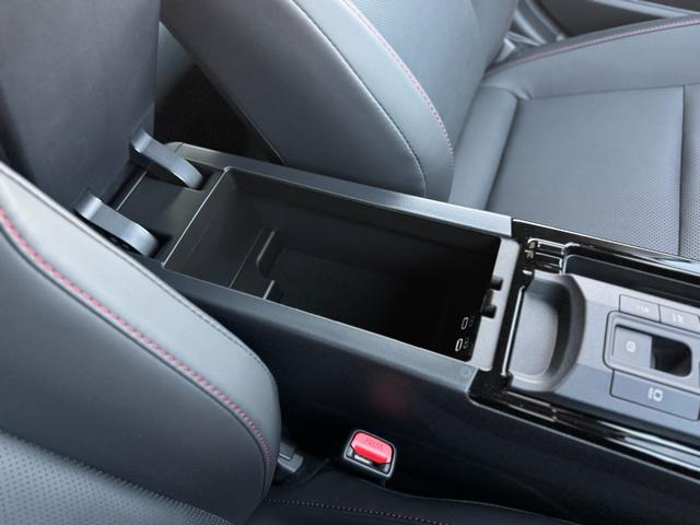 プリウス Ｚ　ＧＲエアロ（Ｆ／Ｒ）　デジタルインナーミラー　赤レザー　ドライブレコーダー　１２．３インチディスプレイ　パノラミックビューモニター　ブラインドスポットモニター　トヨタチームメイトアドバンストパーク（65枚目）