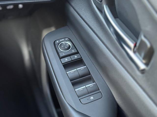 プリウス Ｚ　ＧＲエアロ（Ｆ／Ｒ）　デジタルインナーミラー　赤レザー　ドライブレコーダー　１２．３インチディスプレイ　パノラミックビューモニター　ブラインドスポットモニター　トヨタチームメイトアドバンストパーク（74枚目）