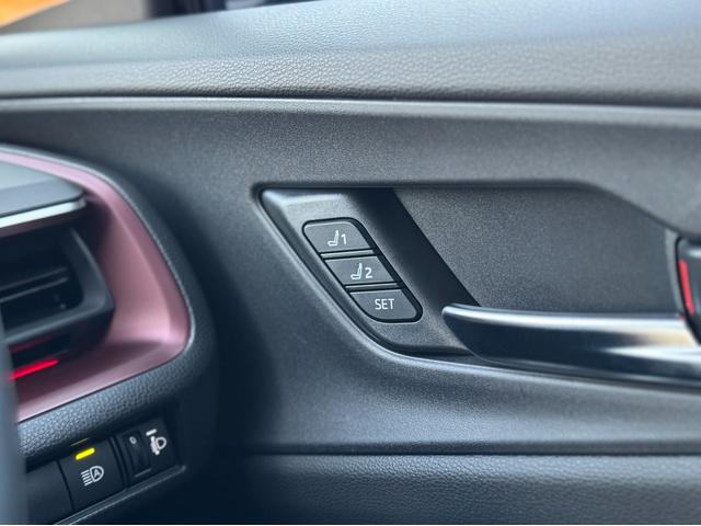 プリウス Ｚ　ＧＲエアロ（Ｆ／Ｒ）　デジタルインナーミラー　赤レザー　ドライブレコーダー　１２．３インチディスプレイ　パノラミックビューモニター　ブラインドスポットモニター　トヨタチームメイトアドバンストパーク（75枚目）