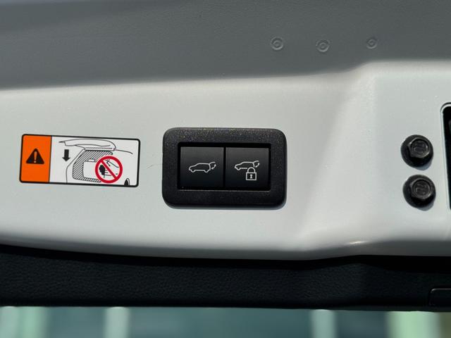 プリウス Ｚ　ＧＲエアロ（Ｆ／Ｒ）　デジタルインナーミラー　赤レザー　ドライブレコーダー　１２．３インチディスプレイ　パノラミックビューモニター　ブラインドスポットモニター　トヨタチームメイトアドバンストパーク（80枚目）