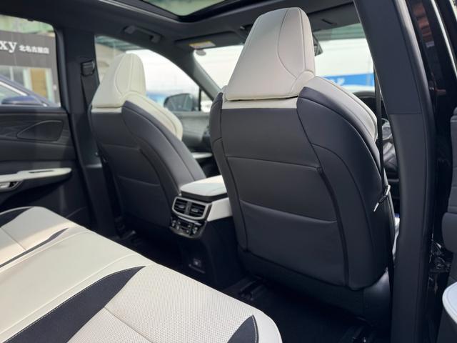 ＲＸ ＲＸ３５０　Ｆスポーツ　ホワイトレザーシート　パノラマルーフ　輻射ヒーター　オレンジキャリパー　デジタルインナーミラー　寒冷地仕様　１４インチディスプレイオーディオ　ブラインドスポットモニター　パノラミックビューモニター（48枚目）