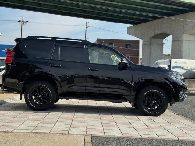 ランドクルーザープラド ＴＸ　Ｌパッケージ　マットブラックエディション　ダブルエイト（Ｆ／Ｓ／Ｒ／４本出しマフラー）　アルパイン１２型デジタルインナーミラー　メーカーナビ　寒冷地仕様　純正１８インチＡＷホワイトレター　ブラインドスポットモニター　パノラミックビューモニター（6枚目）