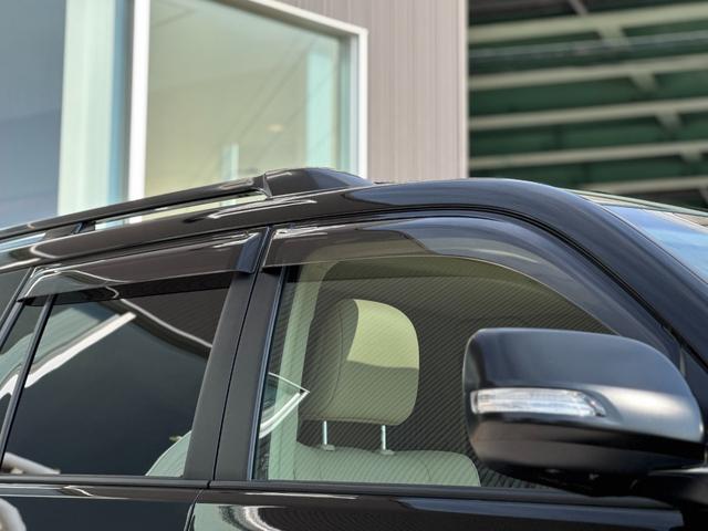 ランドクルーザープラド ＴＸ　Ｌパッケージ　マットブラックエディション　ダブルエイト（Ｆ／Ｓ／Ｒ／４本出しマフラー）　アルパイン１２型デジタルインナーミラー　メーカーナビ　寒冷地仕様　純正１８インチＡＷホワイトレター　ブラインドスポットモニター　パノラミックビューモニター（27枚目）