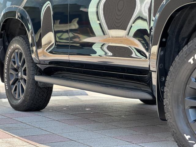 ランドクルーザープラド ＴＸ　Ｌパッケージ　マットブラックエディション　ダブルエイト（Ｆ／Ｓ／Ｒ／４本出しマフラー）　アルパイン１２型デジタルインナーミラー　メーカーナビ　寒冷地仕様　純正１８インチＡＷホワイトレター　ブラインドスポットモニター　パノラミックビューモニター（33枚目）