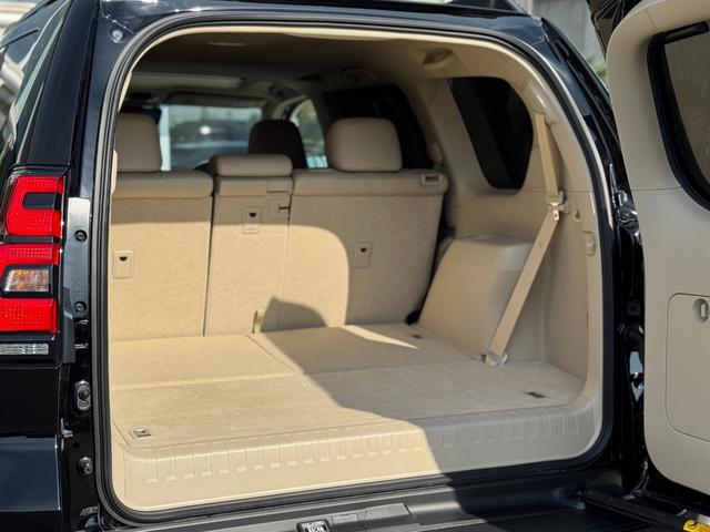 ランドクルーザープラド ＴＸ　Ｌパッケージ　マットブラックエディション　ダブルエイト（Ｆ／Ｓ／Ｒ／４本出しマフラー）　アルパイン１２型デジタルインナーミラー　メーカーナビ　寒冷地仕様　純正１８インチＡＷホワイトレター　ブラインドスポットモニター　パノラミックビューモニター（40枚目）