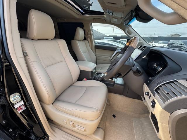 ランドクルーザープラド ＴＸ　Ｌパッケージ　マットブラックエディション　ダブルエイト（Ｆ／Ｓ／Ｒ／４本出しマフラー）　アルパイン１２型デジタルインナーミラー　メーカーナビ　寒冷地仕様　純正１８インチＡＷホワイトレター　ブラインドスポットモニター　パノラミックビューモニター（51枚目）