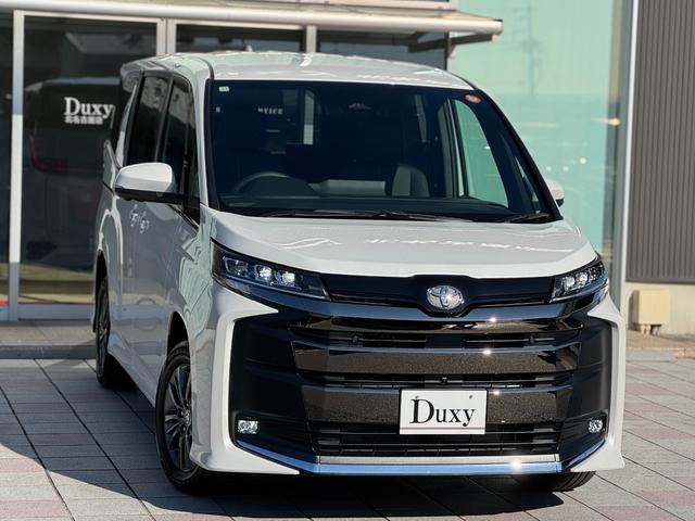 ノア ハイブリッドＳ－Ｚ　４ＷＤ　１３．２型有機ＥＬ後席モニター　快適利便パッケージｈｉｇｈ　ユニバーサルステップ　３眼ＬＥＤヘッドライト　トヨタチームメイトアドバンストパーク　デジタルミラー　ＣＤ／ＤＶＤデッキ　寒冷地仕様（5枚目）