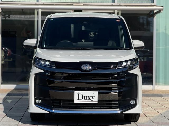 ノア ハイブリッドＳ－Ｚ　４ＷＤ　１３．２型有機ＥＬ後席モニター　快適利便パッケージｈｉｇｈ　ユニバーサルステップ　３眼ＬＥＤヘッドライト　トヨタチームメイトアドバンストパーク　デジタルミラー　ＣＤ／ＤＶＤデッキ　寒冷地仕様（14枚目）