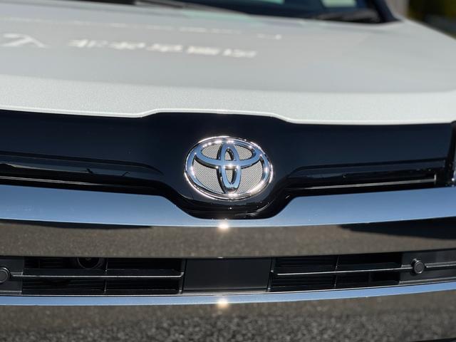 ノア ハイブリッドＳ－Ｚ　４ＷＤ　１３．２型有機ＥＬ後席モニター　快適利便パッケージｈｉｇｈ　ユニバーサルステップ　３眼ＬＥＤヘッドライト　トヨタチームメイトアドバンストパーク　デジタルミラー　ＣＤ／ＤＶＤデッキ　寒冷地仕様（19枚目）