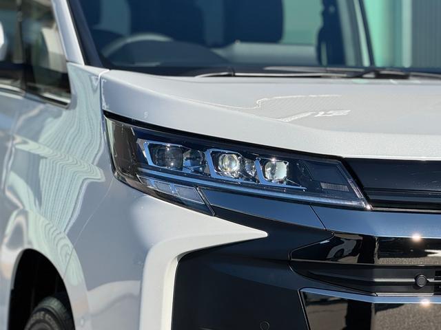 ノア ハイブリッドＳ－Ｚ　４ＷＤ　１３．２型有機ＥＬ後席モニター　快適利便パッケージｈｉｇｈ　ユニバーサルステップ　３眼ＬＥＤヘッドライト　トヨタチームメイトアドバンストパーク　デジタルミラー　ＣＤ／ＤＶＤデッキ　寒冷地仕様（22枚目）