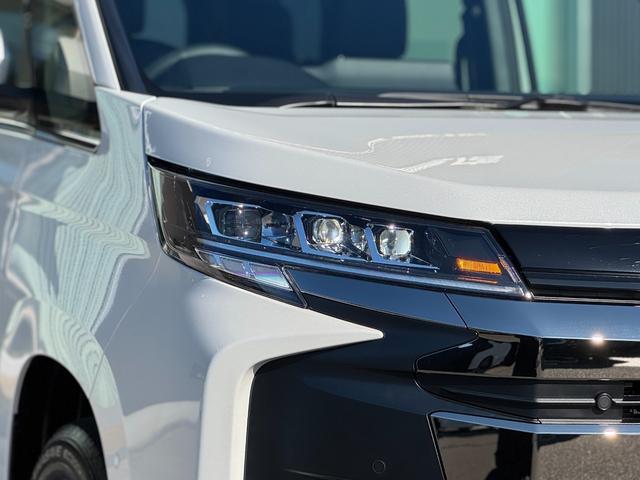 ノア ハイブリッドＳ－Ｚ　４ＷＤ　１３．２型有機ＥＬ後席モニター　快適利便パッケージｈｉｇｈ　ユニバーサルステップ　３眼ＬＥＤヘッドライト　トヨタチームメイトアドバンストパーク　デジタルミラー　ＣＤ／ＤＶＤデッキ　寒冷地仕様（23枚目）