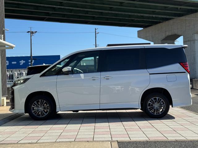 ノア ハイブリッドＳ－Ｚ　４ＷＤ　１３．２型有機ＥＬ後席モニター　快適利便パッケージｈｉｇｈ　ユニバーサルステップ　３眼ＬＥＤヘッドライト　トヨタチームメイトアドバンストパーク　デジタルミラー　ＣＤ／ＤＶＤデッキ　寒冷地仕様（31枚目）