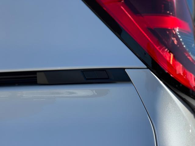 ノア ハイブリッドＳ－Ｚ　４ＷＤ　１３．２型有機ＥＬ後席モニター　快適利便パッケージｈｉｇｈ　ユニバーサルステップ　３眼ＬＥＤヘッドライト　トヨタチームメイトアドバンストパーク　デジタルミラー　ＣＤ／ＤＶＤデッキ　寒冷地仕様（38枚目）