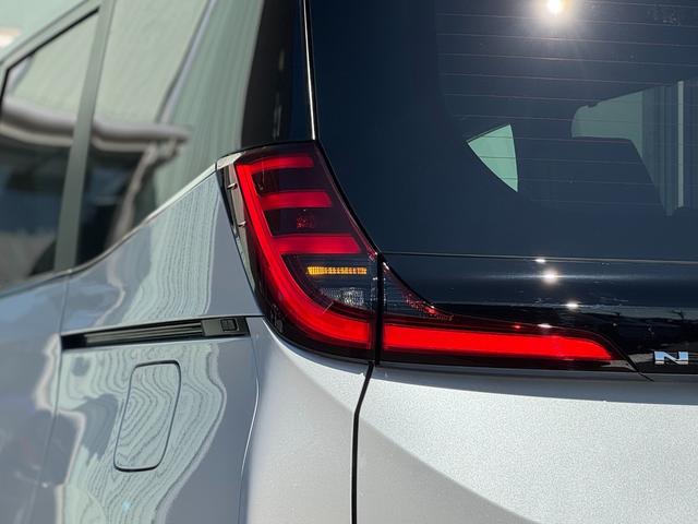 ノア ハイブリッドＳ－Ｚ　４ＷＤ　１３．２型有機ＥＬ後席モニター　快適利便パッケージｈｉｇｈ　ユニバーサルステップ　３眼ＬＥＤヘッドライト　トヨタチームメイトアドバンストパーク　デジタルミラー　ＣＤ／ＤＶＤデッキ　寒冷地仕様（40枚目）