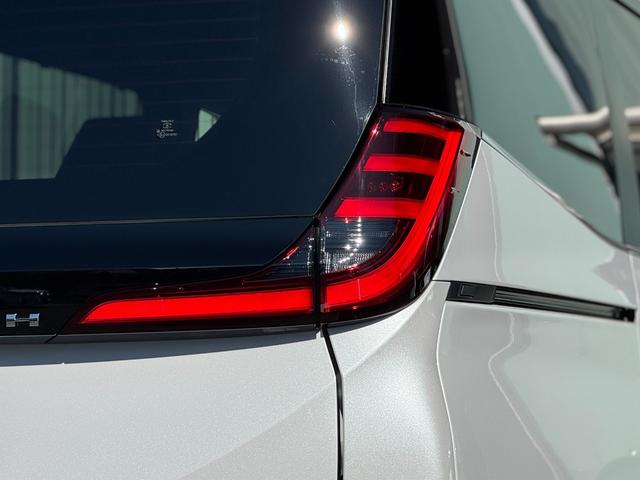 ノア ハイブリッドＳ－Ｚ　４ＷＤ　１３．２型有機ＥＬ後席モニター　快適利便パッケージｈｉｇｈ　ユニバーサルステップ　３眼ＬＥＤヘッドライト　トヨタチームメイトアドバンストパーク　デジタルミラー　ＣＤ／ＤＶＤデッキ　寒冷地仕様（43枚目）