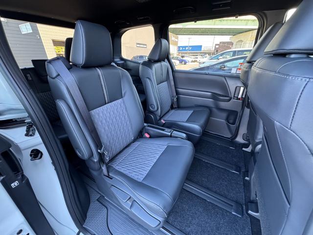 ノア ハイブリッドＳ－Ｚ　４ＷＤ　１３．２型有機ＥＬ後席モニター　快適利便パッケージｈｉｇｈ　ユニバーサルステップ　３眼ＬＥＤヘッドライト　トヨタチームメイトアドバンストパーク　デジタルミラー　ＣＤ／ＤＶＤデッキ　寒冷地仕様（47枚目）