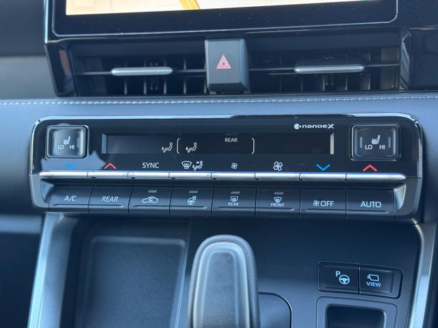 ノア ハイブリッドＳ－Ｚ　４ＷＤ　１３．２型有機ＥＬ後席モニター　快適利便パッケージｈｉｇｈ　ユニバーサルステップ　３眼ＬＥＤヘッドライト　トヨタチームメイトアドバンストパーク　デジタルミラー　ＣＤ／ＤＶＤデッキ　寒冷地仕様（62枚目）