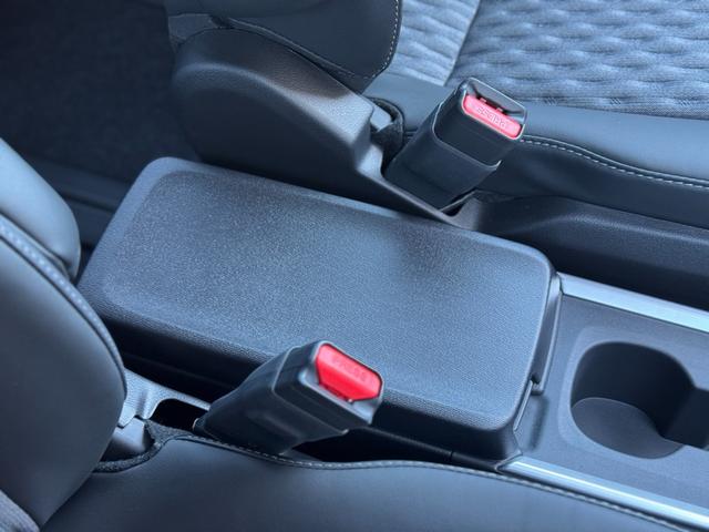 ノア ハイブリッドＳ－Ｚ　４ＷＤ　１３．２型有機ＥＬ後席モニター　快適利便パッケージｈｉｇｈ　ユニバーサルステップ　３眼ＬＥＤヘッドライト　トヨタチームメイトアドバンストパーク　デジタルミラー　ＣＤ／ＤＶＤデッキ　寒冷地仕様（65枚目）