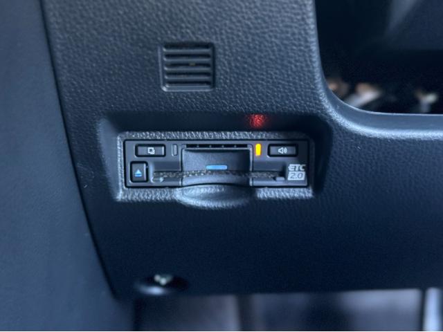 ノア ハイブリッドＳ－Ｚ　４ＷＤ　１３．２型有機ＥＬ後席モニター　快適利便パッケージｈｉｇｈ　ユニバーサルステップ　３眼ＬＥＤヘッドライト　トヨタチームメイトアドバンストパーク　デジタルミラー　ＣＤ／ＤＶＤデッキ　寒冷地仕様（71枚目）