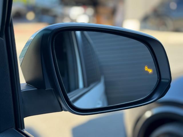 ノア ハイブリッドＳ－Ｚ　４ＷＤ　１３．２型有機ＥＬ後席モニター　快適利便パッケージｈｉｇｈ　ユニバーサルステップ　３眼ＬＥＤヘッドライト　トヨタチームメイトアドバンストパーク　デジタルミラー　ＣＤ／ＤＶＤデッキ　寒冷地仕様（72枚目）