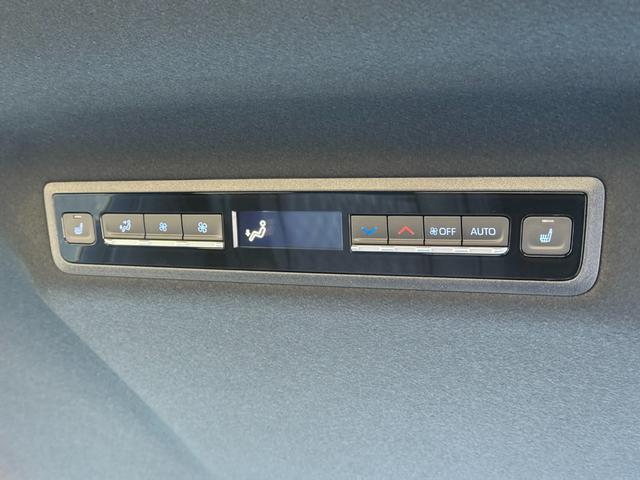 ノア ハイブリッドＳ－Ｚ　４ＷＤ　１３．２型有機ＥＬ後席モニター　快適利便パッケージｈｉｇｈ　ユニバーサルステップ　３眼ＬＥＤヘッドライト　トヨタチームメイトアドバンストパーク　デジタルミラー　ＣＤ／ＤＶＤデッキ　寒冷地仕様（76枚目）