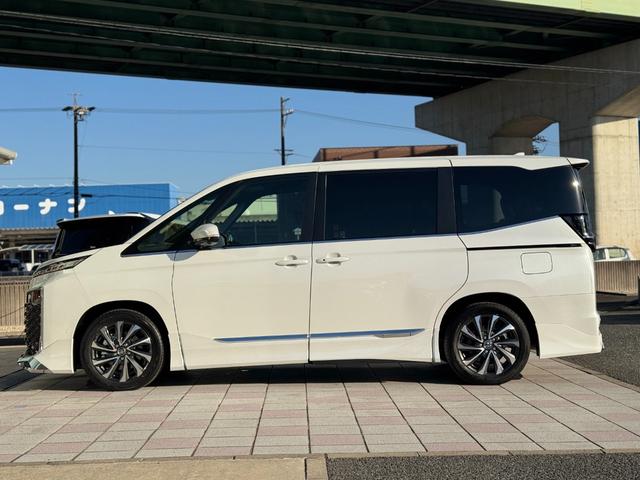 ヴォクシー ハイブリッドＳ－Ｚ　１３．２型有機ＥＬ後席モニター　モデリスタエアロ（Ｆ／Ｓ／Ｒ）　快適利便パッケージｈｉｇｈ　ユニバーサルステップ　トヨタチームメイト　ヘッドアップディスプレイ　３眼ＬＥＤヘッドライト　デジタルミラー（29枚目）