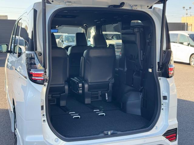 ヴォクシー ハイブリッドＳ－Ｚ　１３．２型有機ＥＬ後席モニター　モデリスタエアロ（Ｆ／Ｓ／Ｒ）　快適利便パッケージｈｉｇｈ　ユニバーサルステップ　トヨタチームメイト　ヘッドアップディスプレイ　３眼ＬＥＤヘッドライト　デジタルミラー（35枚目）