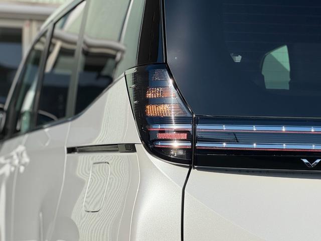 ヴォクシー ハイブリッドＳ－Ｚ　１３．２型有機ＥＬ後席モニター　モデリスタエアロ（Ｆ／Ｓ／Ｒ）　快適利便パッケージｈｉｇｈ　ユニバーサルステップ　トヨタチームメイト　ヘッドアップディスプレイ　３眼ＬＥＤヘッドライト　デジタルミラー（37枚目）