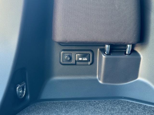 ヴォクシー ハイブリッドＳ－Ｚ　１３．２型有機ＥＬ後席モニター　モデリスタエアロ（Ｆ／Ｓ／Ｒ）　快適利便パッケージｈｉｇｈ　ユニバーサルステップ　トヨタチームメイト　ヘッドアップディスプレイ　３眼ＬＥＤヘッドライト　デジタルミラー（45枚目）