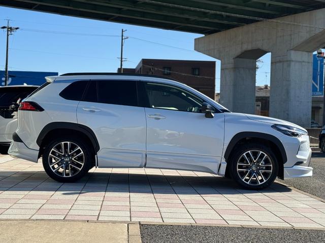 カローラクロス ハイブリッド Z 4WD モデリスタエアロ(F/S/R) パノラマルーフ パノラミックビューモニター ブラインドスポットモニター ステアリングヒーター 寒冷地仕様 リアフォグランプ 10.5インチディスプレイオーディオ(6枚目)