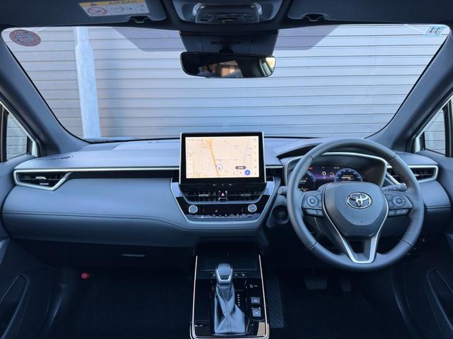 カローラクロス ハイブリッド Z 4WD モデリスタエアロ(F/S/R) パノラマルーフ パノラミックビューモニター ブラインドスポットモニター ステアリングヒーター 寒冷地仕様 リアフォグランプ 10.5インチディスプレイオーディオ(8枚目)