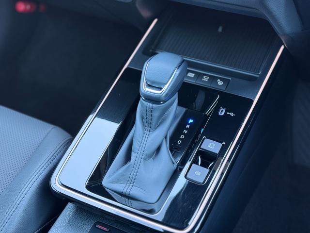 カローラクロス ハイブリッド Z 4WD モデリスタエアロ(F/S/R) パノラマルーフ パノラミックビューモニター ブラインドスポットモニター ステアリングヒーター 寒冷地仕様 リアフォグランプ 10.5インチディスプレイオーディオ(64枚目)