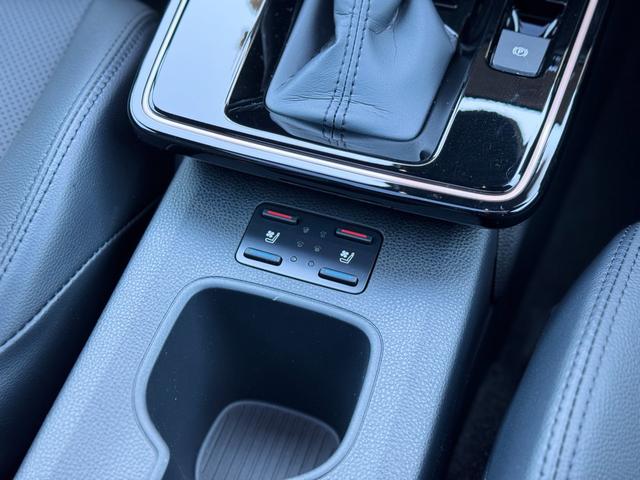 カローラクロス ハイブリッド Z 4WD モデリスタエアロ(F/S/R) パノラマルーフ パノラミックビューモニター ブラインドスポットモニター ステアリングヒーター 寒冷地仕様 リアフォグランプ 10.5インチディスプレイオーディオ(65枚目)