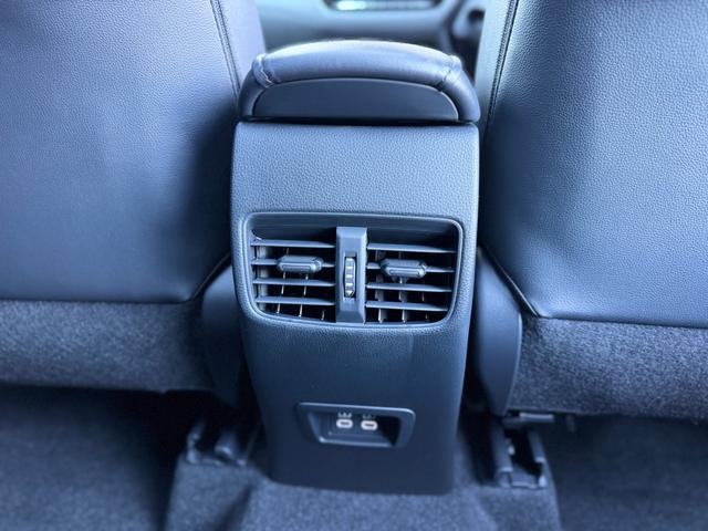 カローラクロス ハイブリッド Z 4WD モデリスタエアロ(F/S/R) パノラマルーフ パノラミックビューモニター ブラインドスポットモニター ステアリングヒーター 寒冷地仕様 リアフォグランプ 10.5インチディスプレイオーディオ(77枚目)