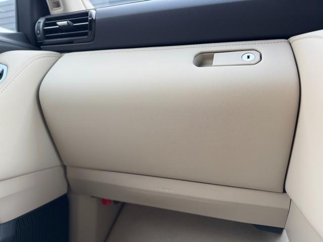 �O���[�u�{�b�N�X�ɂ͑�R�̎��[���\�ł����c