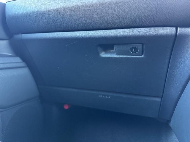 �O���[�u�{�b�N�X�ɂ͑�R�̎��[���\�ł����c