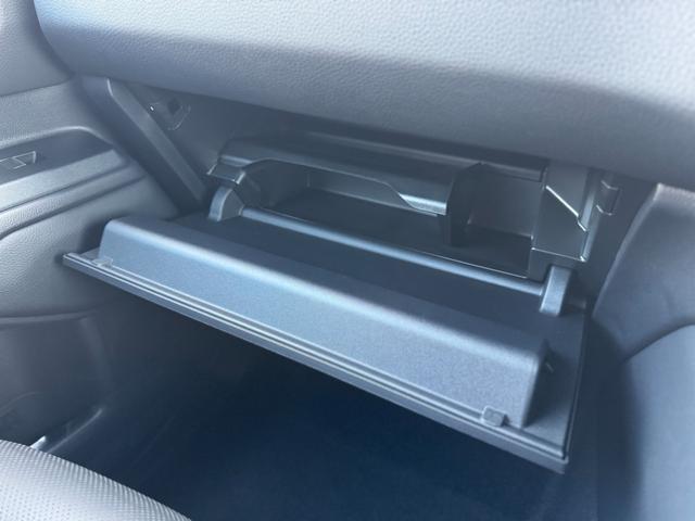 �O���[�u�{�b�N�X�ɂ͑�R�̎��[���\�ł����c