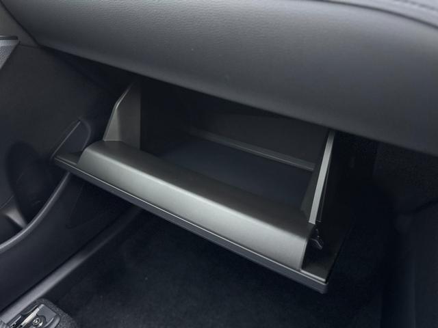 �O���[�u�{�b�N�X�ɂ͑�R�̎��[���\�ł����c