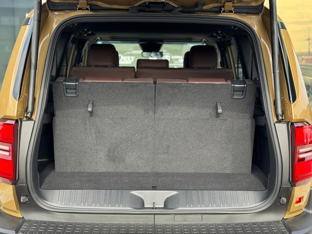 ランドクルーザー２５０ ＶＸファーストエディション　モデリスタパッケージ　シグネチャーイルミ　丸目ＬＥＤヘッドライト　トヨタチームメイト　デジタルミラー　ムーンルーフ　パノラミックビューモニター　ブラインドスポットモニター　１３．２インチディスプレイ（57枚目）