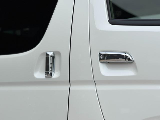 ハイエースバン ロングスーパーＧＬ　ダークプライムＳ　アルパイン１１インチフローティングナビ　パノラミックビューモニター　デジタルインナーミラー　寒冷地仕様　両側パワースライドドア　　スカッフプレート黒ハーフレザーシート　トヨタセーフティーセンス　ＥＴＣ（28枚目）