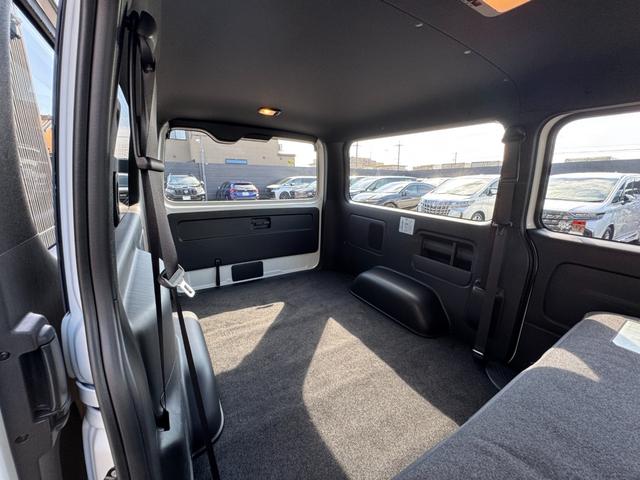 ハイエースバン ロングスーパーＧＬ　ダークプライムＳ　アルパイン１１インチフローティングナビ　パノラミックビューモニター　デジタルインナーミラー　寒冷地仕様　両側パワースライドドア　　スカッフプレート黒ハーフレザーシート　トヨタセーフティーセンス　ＥＴＣ（50枚目）